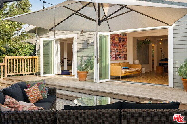 Building Photo - 6031 Mesa Ave