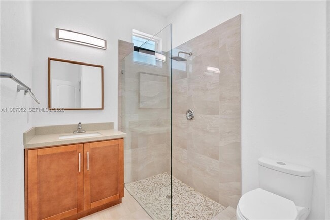 Building Photo - 719 Little Rock St E