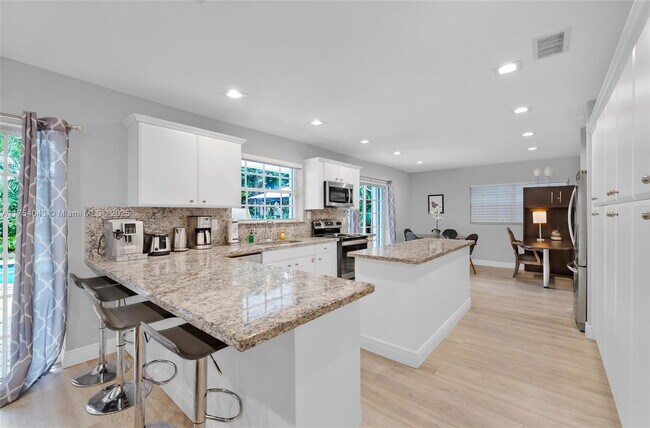 Building Photo - 7711 Coquina Dr