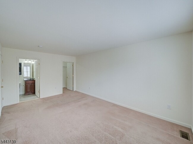 Building Photo - 26 DeCroce Ct