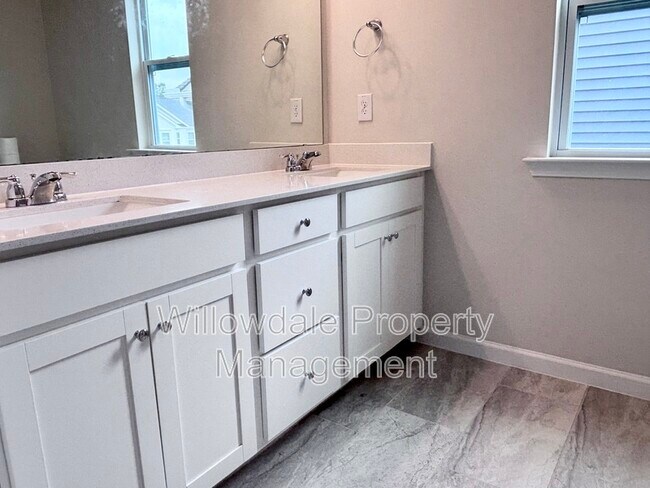 Building Photo - 1020 Garrow Dr