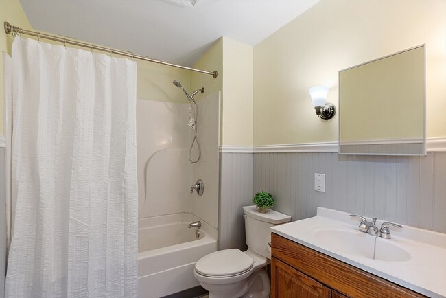 Building Photo - 577 Chandler St