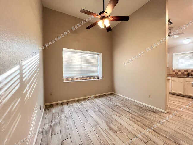 Building Photo - 3 BEDROOM 2 BATH IN HEART OF CHANDLER WITH...
