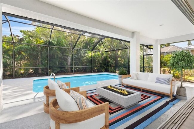 Building Photo - 700 Silk Oak Dr