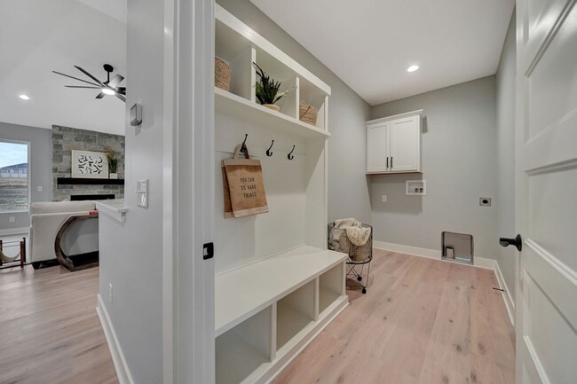 Building Photo - Beautiful Luxury Townhome