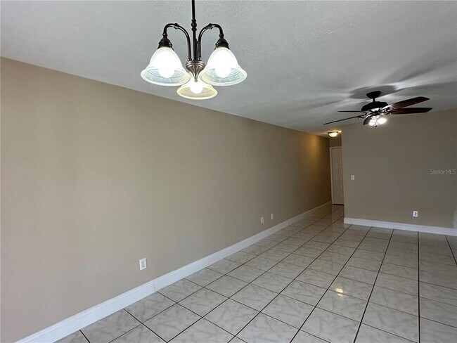 Building Photo - 27 W Country Cove Way