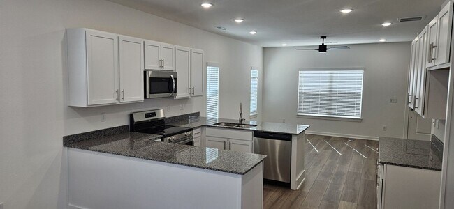 Building Photo - 1378 W Mt Comfort Rd