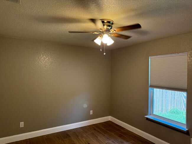 Building Photo - 9016 Dublin Green
