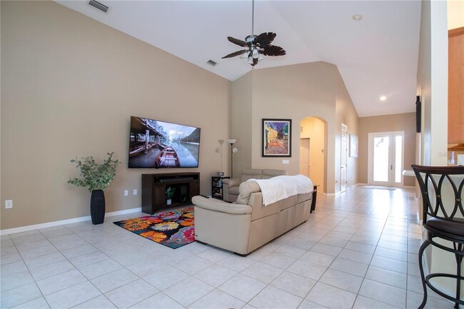 Building Photo - 275 Dahlia Ct