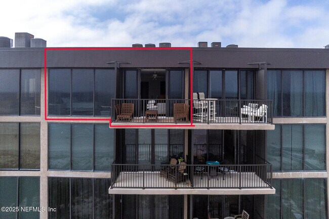 Building Photo - 601 1st St S