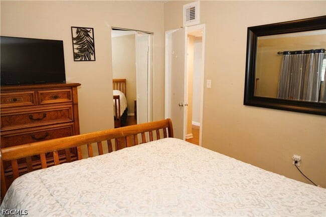 Building Photo - 21380 Edgewater Dr