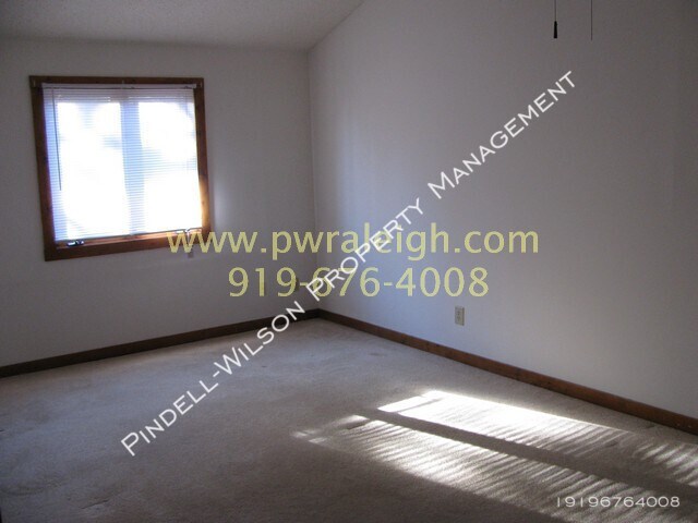 Building Photo - Top of the Pines Spacious Townhome