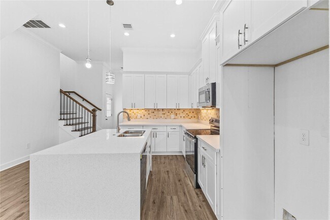 Building Photo - 7805 Farnsworth St