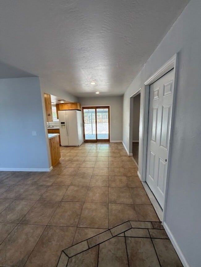 Building Photo - Spacious and newly remodeled 4 Bedroom wit...