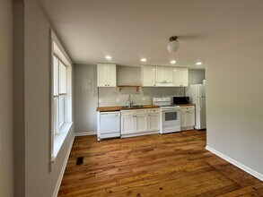 Building Photo - 1 Bedroom with water and electric included close to downtown Morganton!