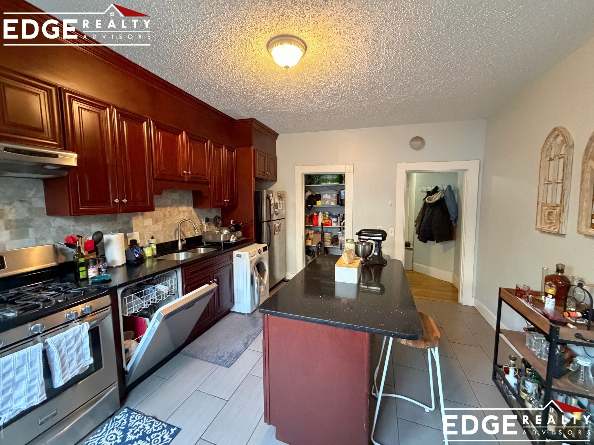 Building Photo - 471 Cambridge St