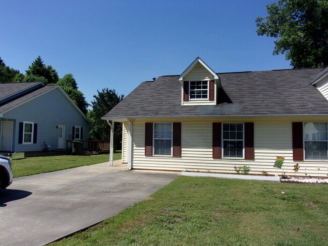 Building Photo - Ground Floor 2 Bedroom 2 Bath Condo in Farmington Hills