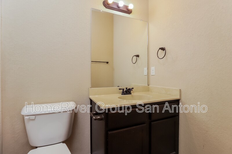 Building Photo - 672 Creekside Cir