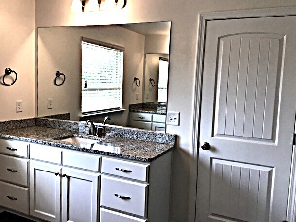 Building Photo - 1682 Weatherbrook Cir
