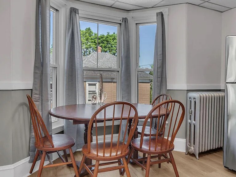 Building Photo - 280 Main St