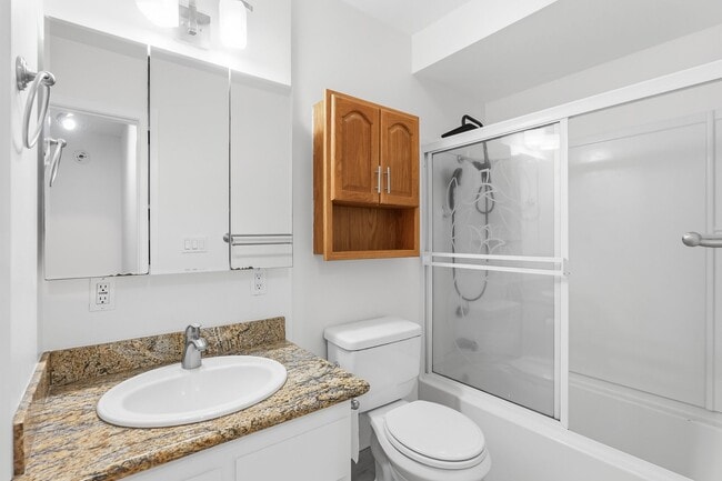 Building Photo - Desirable Lake Oswego Condo 1Bed/1Bath - Mt Park