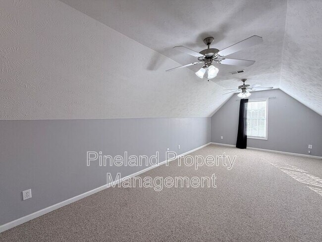 Building Photo - 641 Corsegan Rd