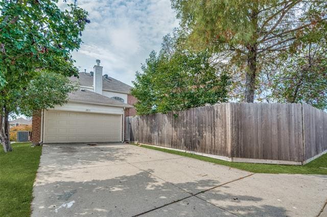 Building Photo - 2213 Ravenhurst Dr