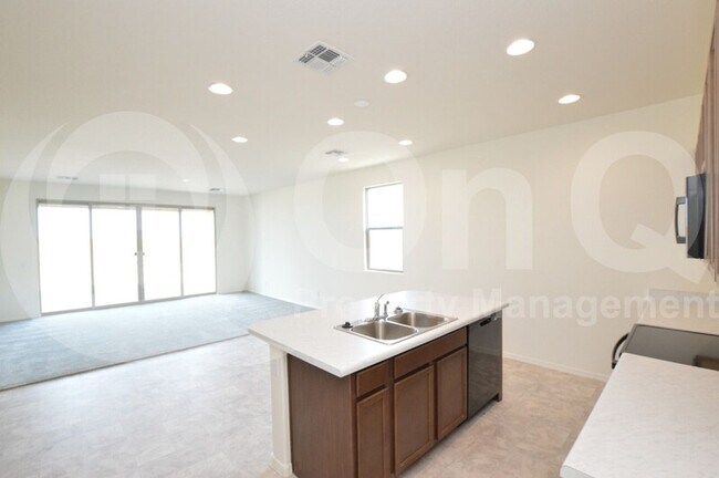 Building Photo - 816 S Strahan Pl