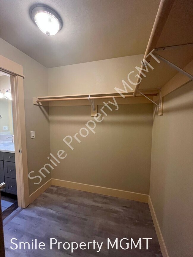 Building Photo - 5938 SE 136th Ave