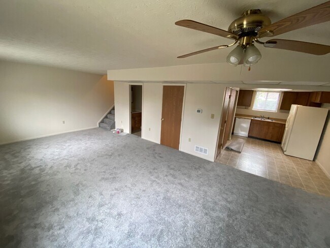 Building Photo - 813 Trustway Ct