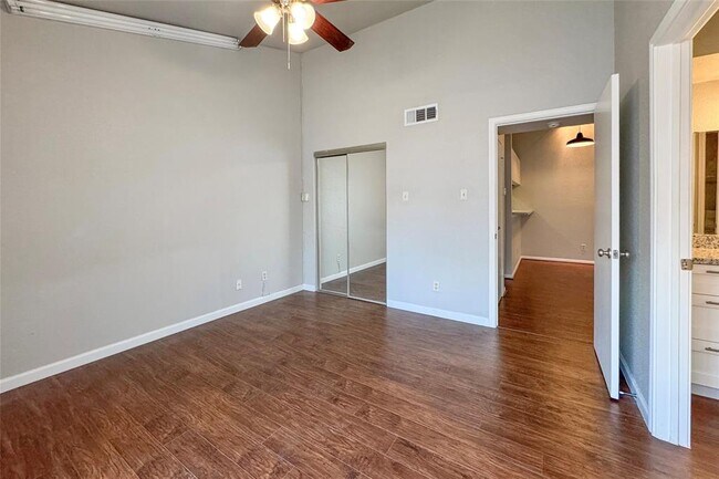 Building Photo - 2121 El Paseo St