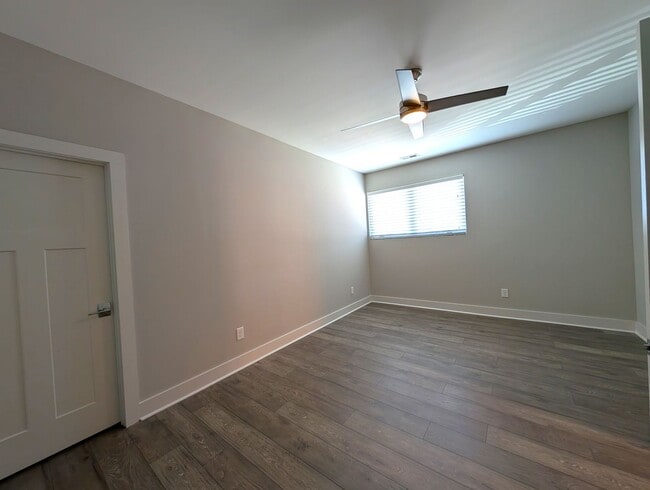 Building Photo - Stunning Contemporary 2 story, 4 bedroom, 3 full bath home is Located in the Merry Oaks Community!