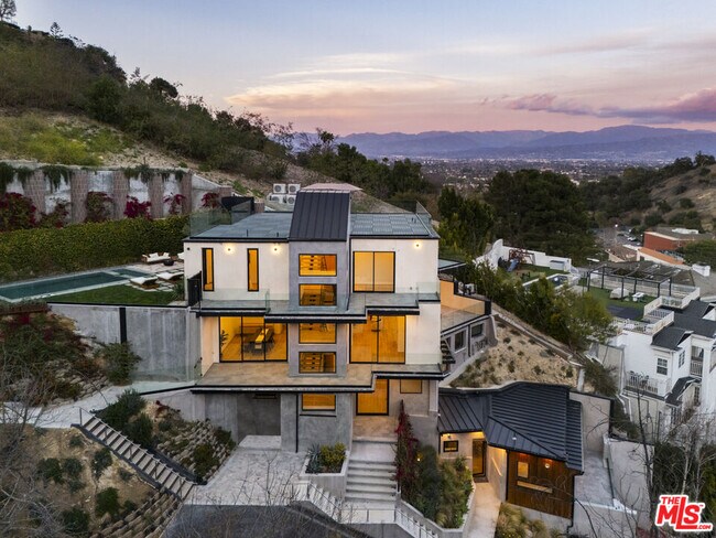 Building Photo - 3755 Camino de la Cumbre