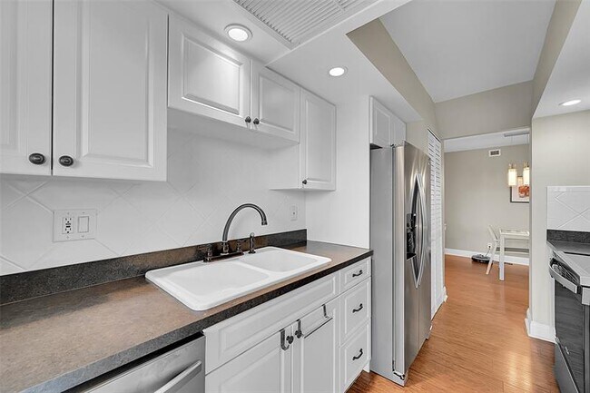 Building Photo - 2841 N Ocean Blvd