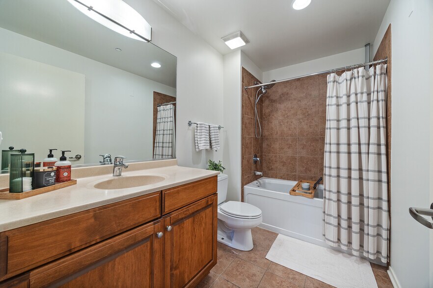 Building Photo - 310 S Michigan Ave