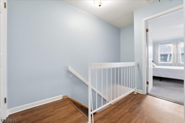 Building Photo - 2606 Trafalgar Square