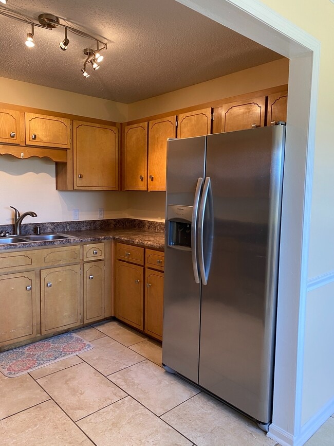 Building Photo - 15 Patricia Ln