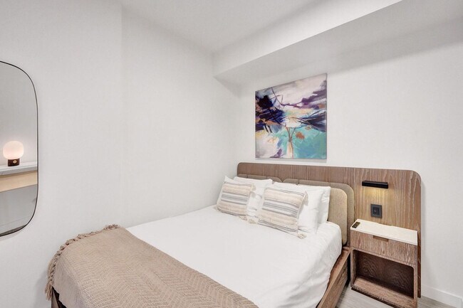 Building Photo - 580 72nd St