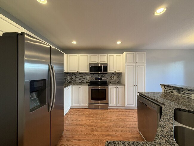 Building Photo - 5042 NE Schoeler Cir
