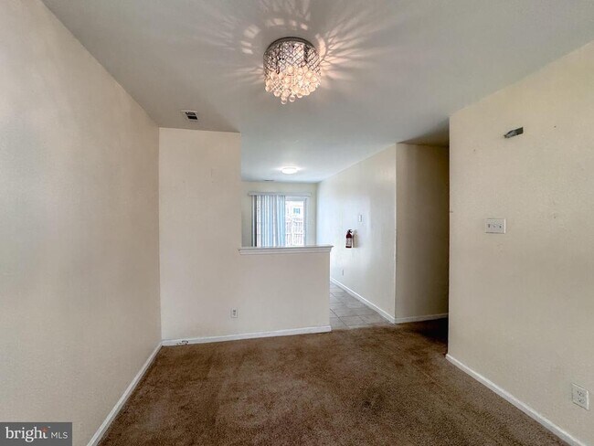 Building Photo - 38 Hopewell Ln