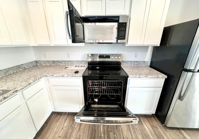 Building Photo - 2103 Portway Alley