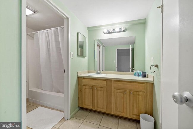 Building Photo - 2001 Hamilton St