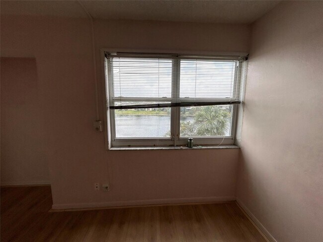 Building Photo - 3301 Spanish Moss Terrace