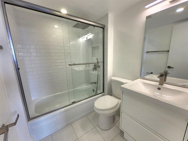 Building Photo - 112 Royal Pk Dr