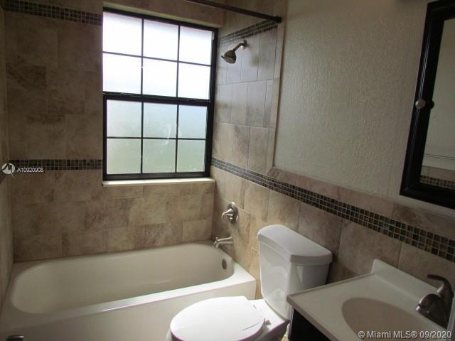 Building Photo - 2630 Riverside Dr