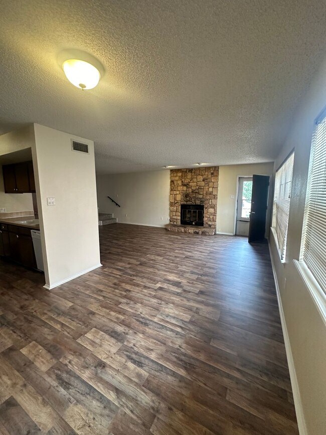 Building Photo - 313 Innsdale Terrace