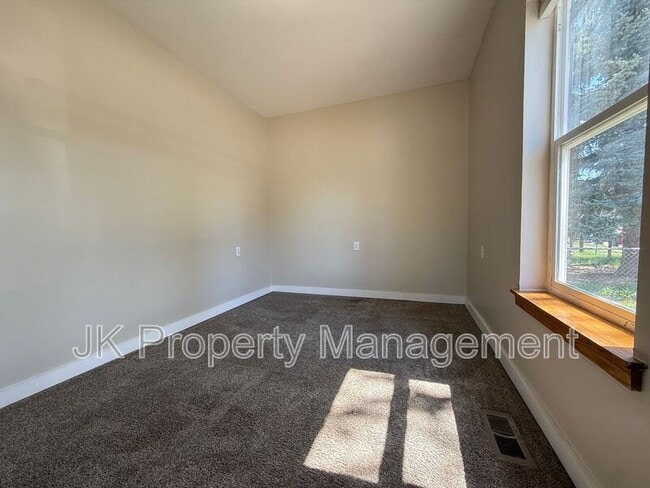 Building Photo - 701 8th Ave S