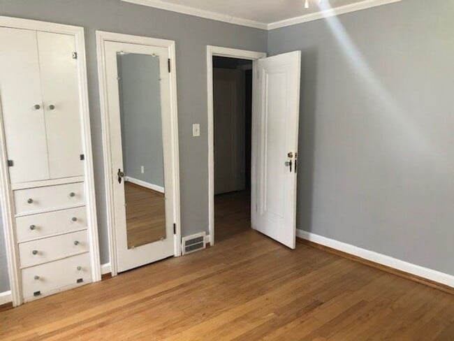 Building Photo - Great 4 Bedroom Home In Harper Woods