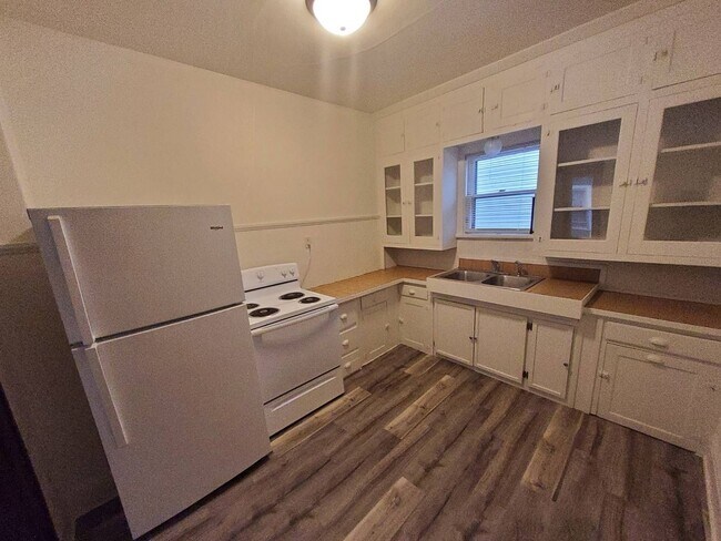 Building Photo - 373 Ahnaip Street