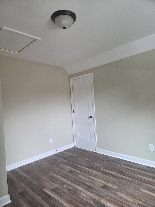 Building Photo - 210 W Washington Exd